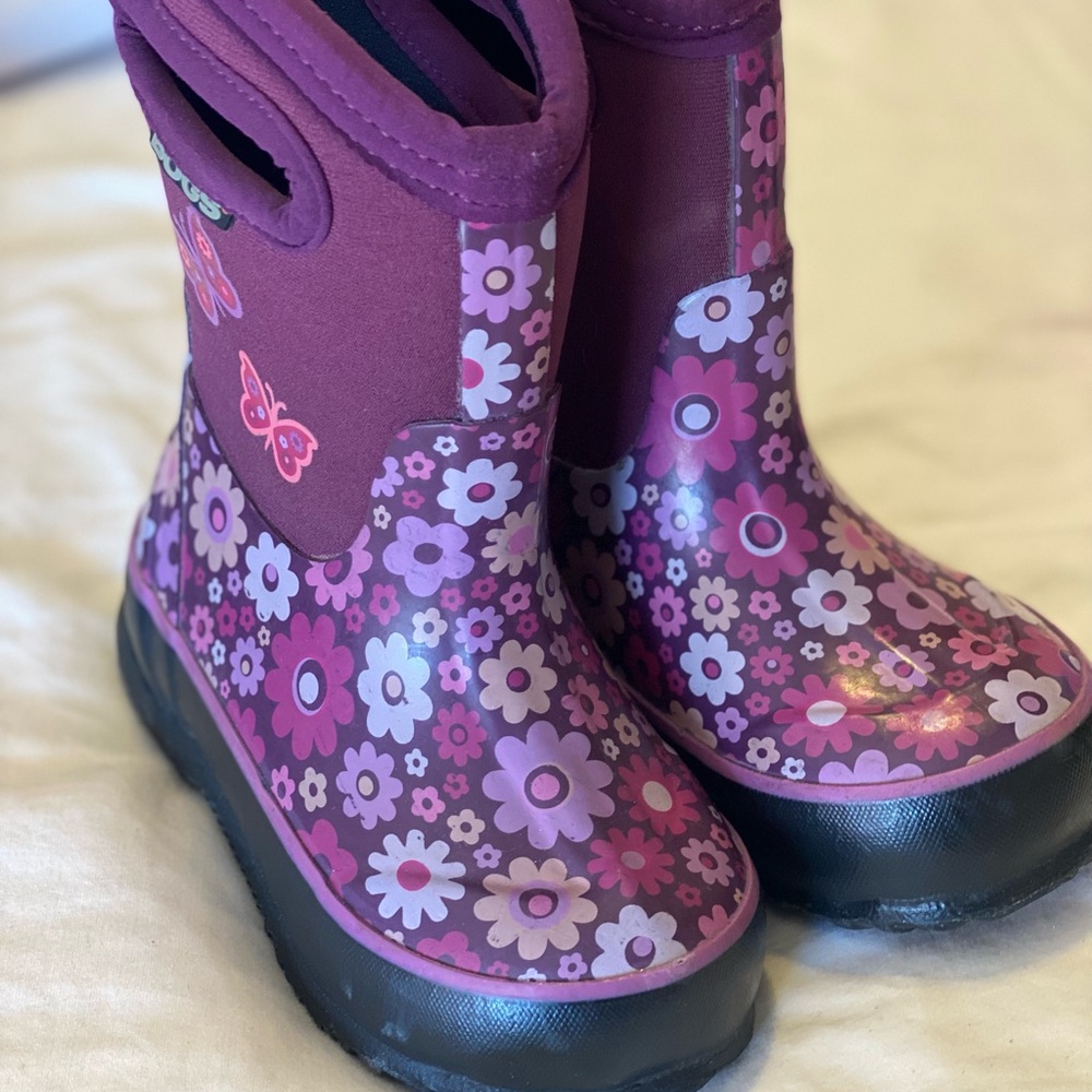 Girls like new Size 8 Bogs Boots
